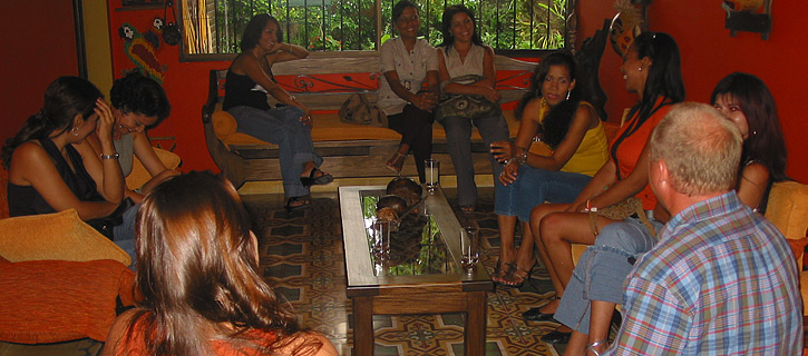 One man meeting many Colombian women during a private romande tour